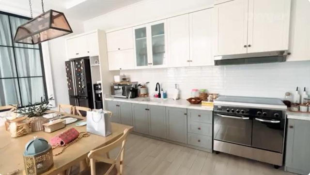 7 Potret Dapur dan Meja Makan Rumah Ibnu Jamil, Sulap Kolam Renang Jadi Area Masak