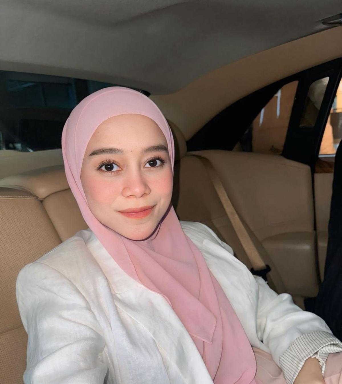 7 Potret Momen Artis Sebagai Mama Muda: Tetap Glowing Meski Sibuk