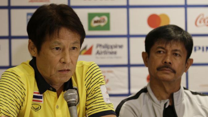 Pelatih Thailand U-22, Akira Nishino, memberikan keterangan pers di Hotel Century Park, Manila, Minggu (24/11). Cabang sepak bola SEA Games 2019 akan mulai bertanding Senin (25/11). (Bola.com/M Iqbal Ichsan)