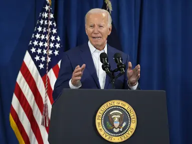 Presiden AS Joe Biden berbicara menanggapi penembakan Donald Trump saat melakukan kampanye, di Pantai Rehoboth, Delaware, Sabtu (13/7/2024). (AP Photo/Manuel Balce Ceneta)