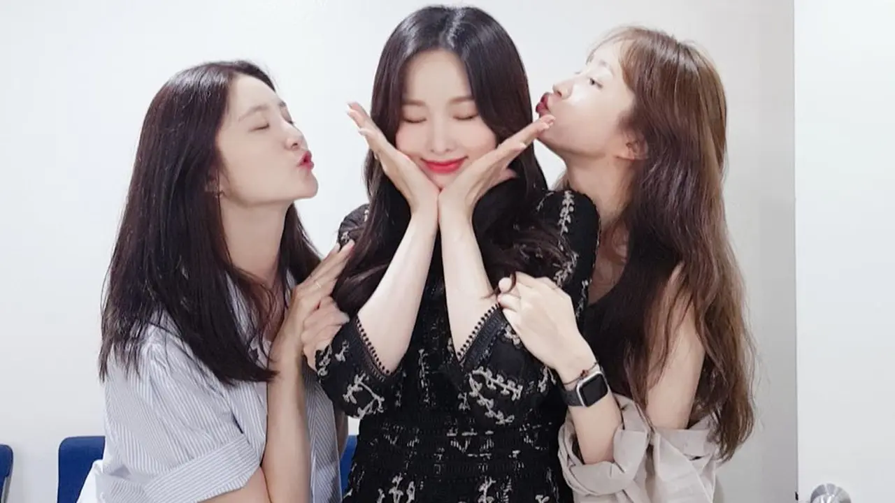 Junghwa, Solji dan Hani