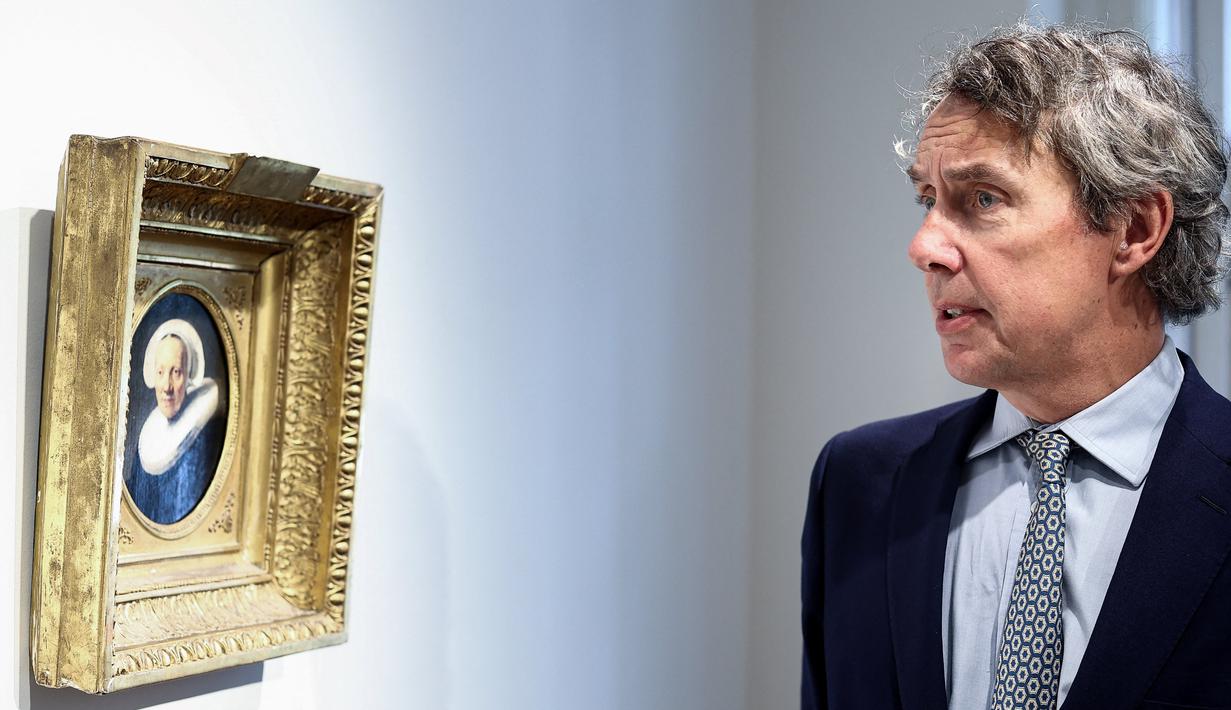 "Saya sangat terkejut saat mengetahui bahwa lukisan-lukisan tersebut belum pernah diteliti dan tidak pernah dibahas dalam literatur apa pun tentang Rembrandt selama 200 tahun." (Kenzo TRIBOUILLARD / AFP)