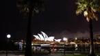 Pita hitam yang melambangkan duka cita diproyeksikan ke arah Sydney Opera House, Australia, Kamis (9/2/2023). Pita hitam melambangkan kenangan dan duka cita dan akan diproyeksikan ke Sydney Opera House sebagai bentuk solidaritas terhadap masyarakat Turki dan Suriah. (DAVID GRAY/AFP)