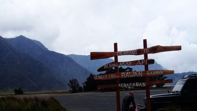Fungsi Papan-Papan Tertancap di Kawasan Wisata Gunung ...