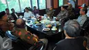 Suasana acara reuni mantan menteri Kementrian PANRB di kawasan Jakarta Selatan, Selasa, (23/2). Pertemuan ini beragendakan mencari solusi terbaik dalam percepatan reformasi birokrasi. (Liputan6.com/Faisal R Syam)