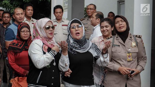 Penuhi Panggilan Polisi, Elvy Sukaesih Diperiksa Sebagai Saksi Dhawiya