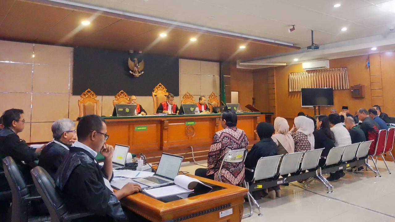 Sidang Dugaan Korupsi di Bekasi, Ibunda Ade Kuswara Jelaskan Sumber Perhiasan yang Disita KPK