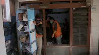 Program bedah rumah di Surabaya diawali dengan menyasar 74 rumah. (Dian Kurniawan/Liputan6.com)