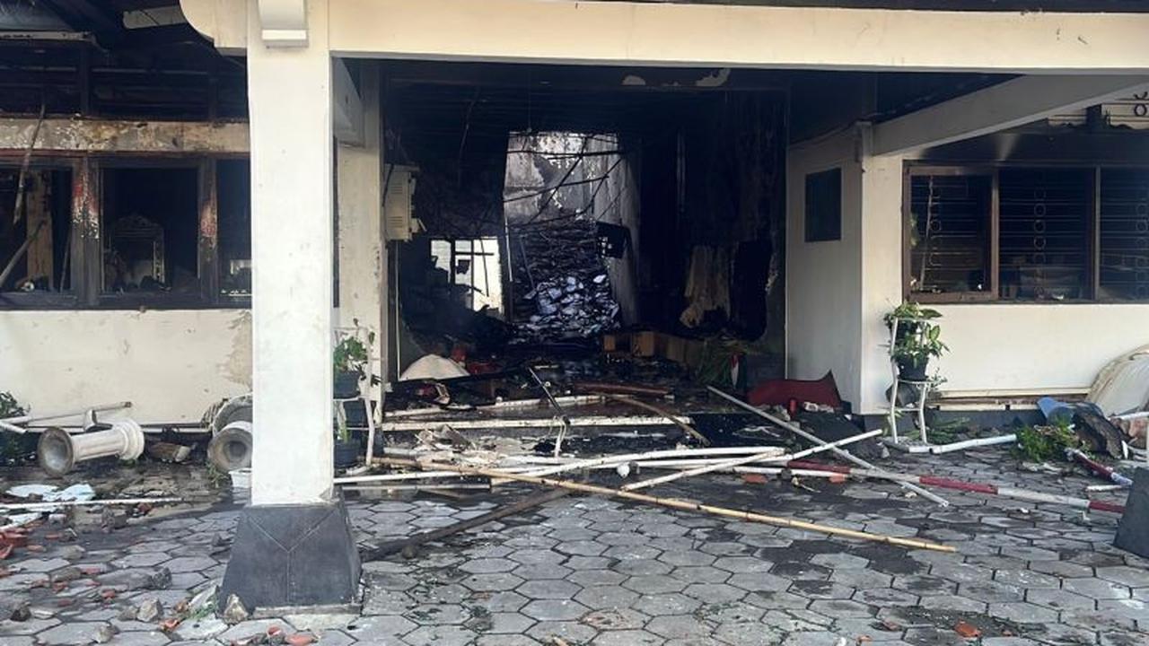 Fakta Mengejutkan: Ruang Sekwan DPRD Surakarta Terbakar Dini Hari, Apa Pemicunya?