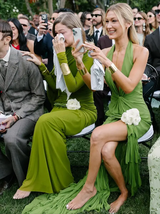 Bak Anak Kembar, Potret Anggun Gigi Hadid dan Bella Hadid Jadi Bridesmaid Pernikahan Sang Kakak