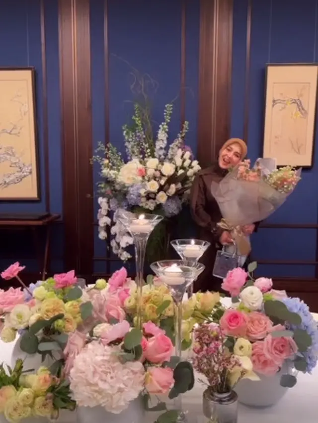 6 Momen Dinner Mewah Syahrini dan Reino Barack Rayakan Anniversary ke-3 di Singapura