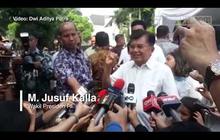 VIDEO: Pakai baju putih, Wapres JK nyoblos ditemani cucu