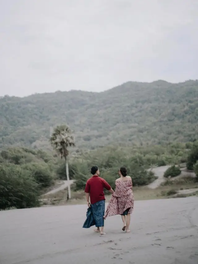 8 Potret Prewedding Terbaru Kaesang Pangarep dan Erina Gudono, Tampil Berkain hingga Gaya Semi Formal