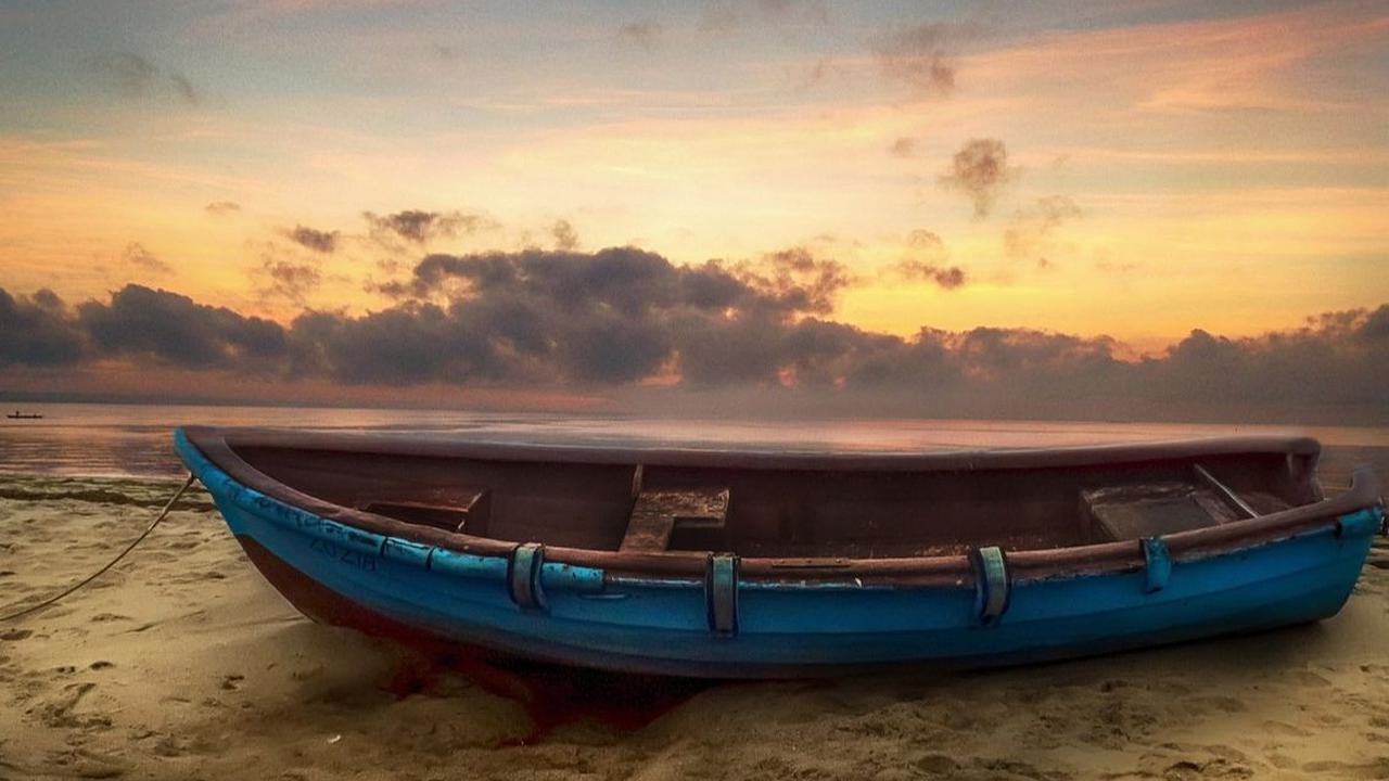 Wisata Pantai Tomini