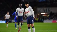 Striker Tottenham Hotspur Son Heung-min merayakan gol ke gawang Cardiff City dalam lanjutan Premier League di Cardiff City Stadium, Selasa (1/1/2019). (AFP/Ben Stansall)