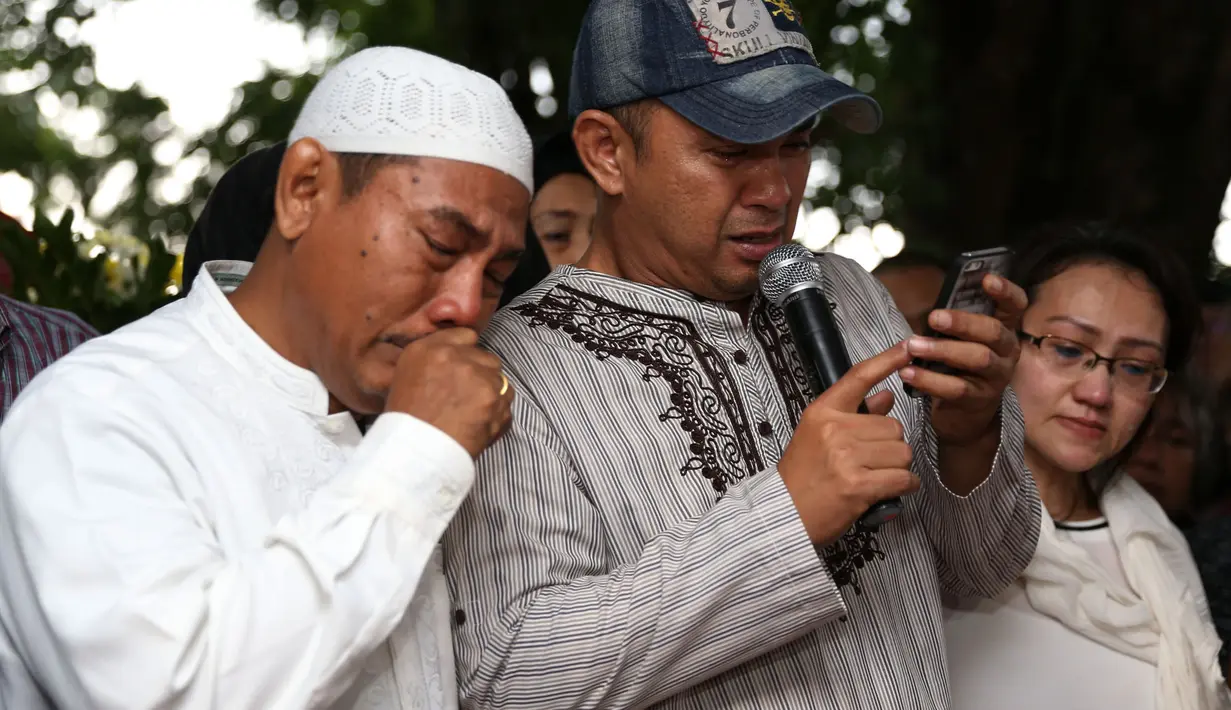 Yanni Libels dimakamkan di TPU Tanah Kusir