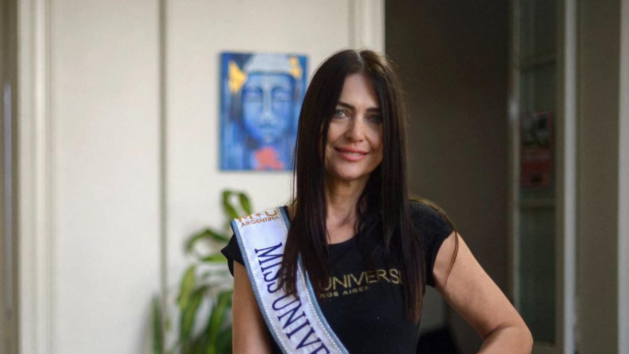Seorang pengacara dan jurnalis wanita berusia 60 tahun, Alejandra Rodriguez memenangkan kontes kecantikan Miss Universe Buenos Aires. Kemenangan Rodríguez ini mendobrak norma kecantikan kuno dan menginspirasi wanita di seluruh dunia.&nbsp;MARCOS GOMEZ/AF