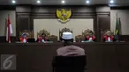 Bekas Wakil Ketua Dewan Perwakilan Daerah Sumatera Utara, Kamaluddin Harahap saat menjalani sidang putusan di pengadilan Tipikor, Jakarta,Rabu (8/6). Ia dijatuhi pidana penjara 4 tahun 8 bulan oleh majelis hakim. (Liputan6.com/Helmi Afandi)