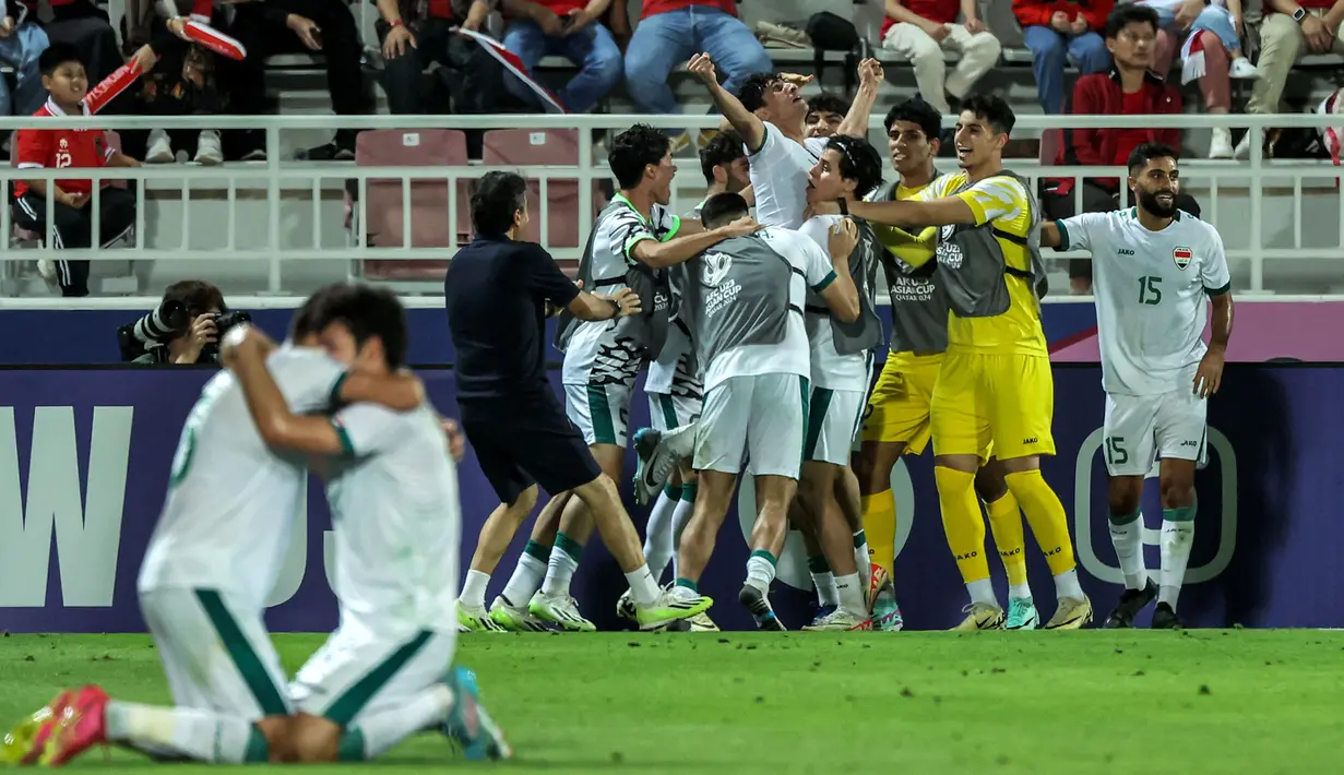 <p>Selebrasi para pemain Irak U-23 merayakan gol kedua ke gawang Timnas Indonesia U-23 yang dicetak Ali Jasim (tengah) pada laga perebutan tempat ketiga Piala Asia U-23 2024 di Abdullah bin Khalifa Stadium, Doha, Qatar, Kamis (2/5/2024). (AFP/Karim Jaafar)</p>