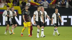 Pemain Jerman berjalan keluar lapangan usai bertanding melawan Kolombia pada FIFA Matchday 2023 di Gelsenkirchen, Jerman, Rabu, 21 Juni 2023. (AP Photo/Martin Meissner)