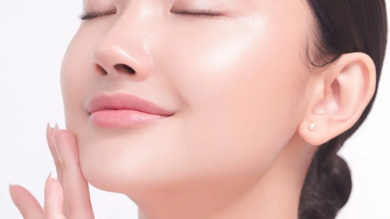Wajah Cerah dengan White Cell DNA Tanpa Hydroquinone