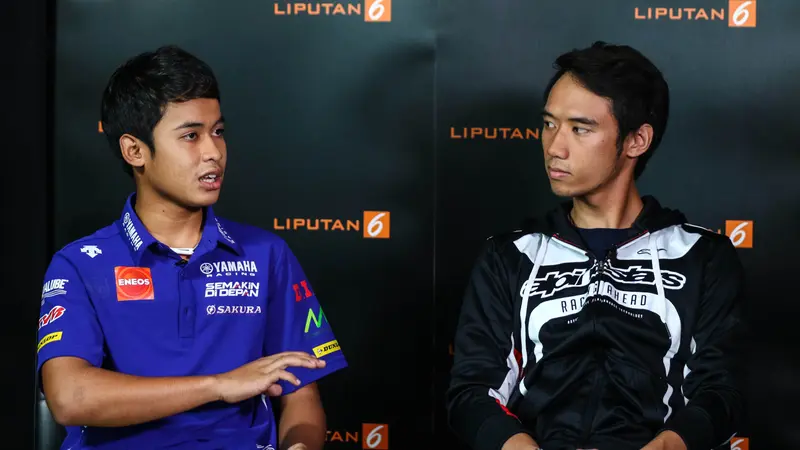 Dua pembalap Indonesia, Galang Hendra Pratama (kiri) dan Immanuel Putra Pratna