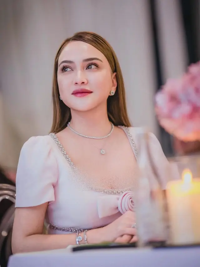 6 Gaya Fashion Shandy Aulia di Perayaan Ultah ke-38, Barbie Look yang Memukau