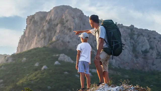 Serunya Liburan Naik Gunung bersama si Kecil