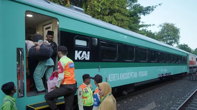 Kereta Petani dan Pedagang  lintas Commuter Line Merak. (Dok KAI)