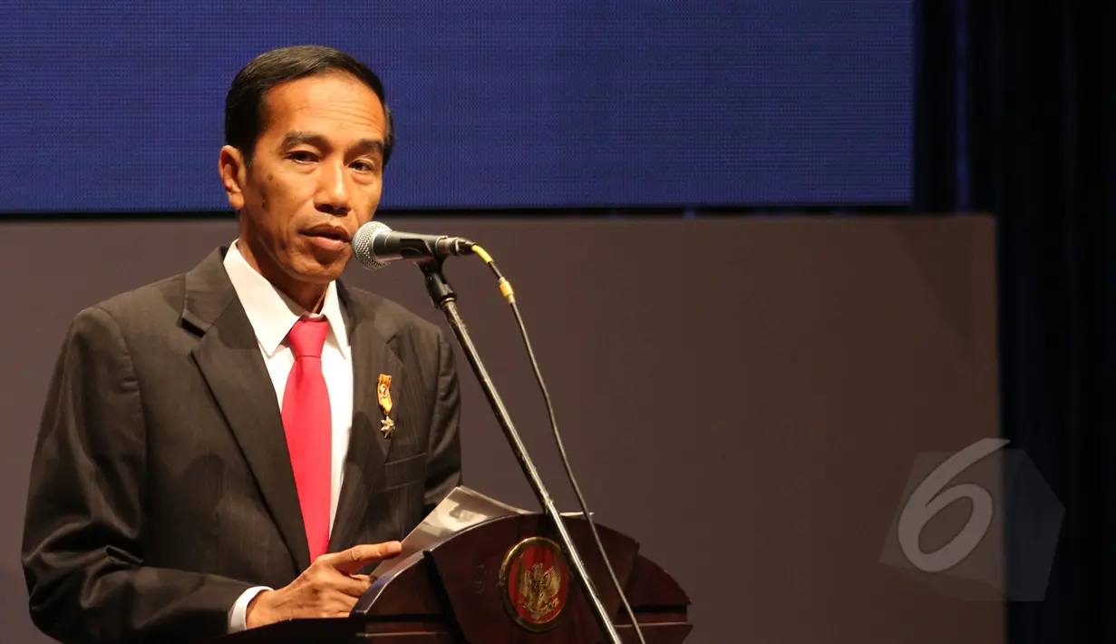 Presiden Joko Widodo memberi kata sambutan saat membuka Asian-African-Business Summit yang merupakan rangkaian peringatan Konferensi Asia Afrika di Jakarta Convention Centre, Selasa (21/4/2015). (Liputan6.com/Herman Zakharia)