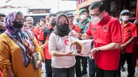 Bagikan Beras di Medan, Yasonna: PDIP Selalu Hadir di Tengah Rakyat
