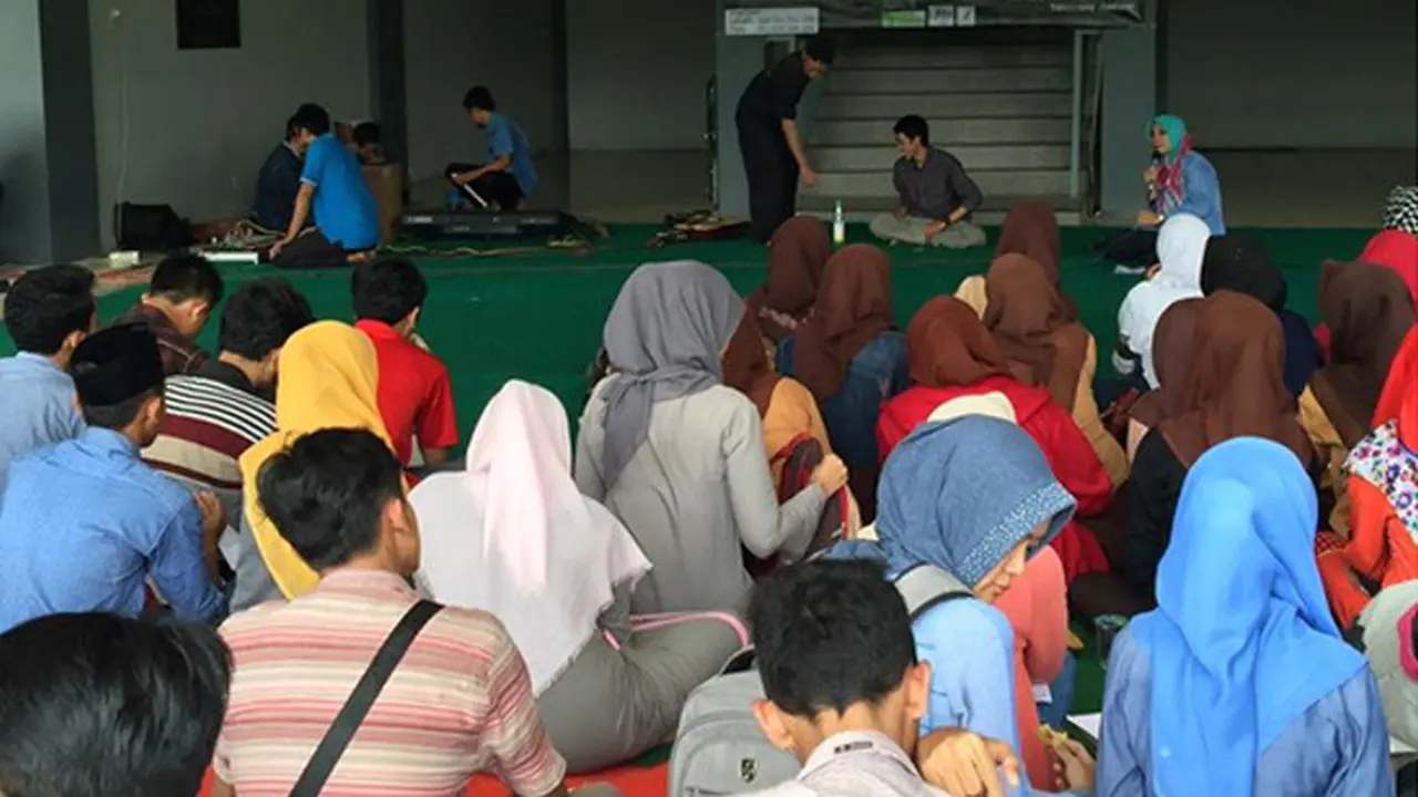 Jagongan Seni Melalui Poetry Instrument di Unhasy