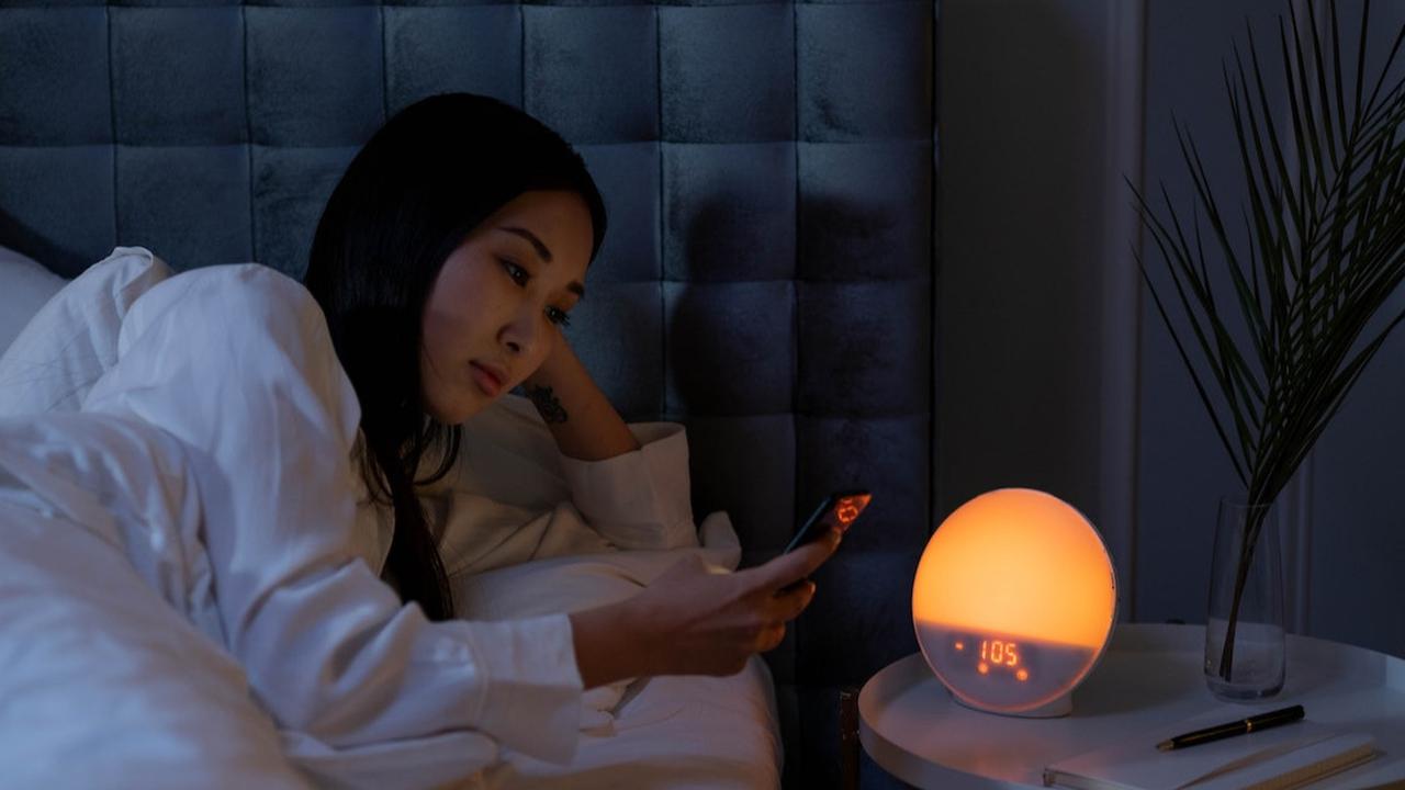 15 Cara Membersihkan Otak dari Berbagai Pikiran Sebelum Tidur Agar Lebih Nyenyak