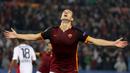Ekspresi pemain AS Roma, Edin Dzeko, setelah mencetak gol kedua ke gawang Bayer Leverkusen dalam laga Grup E Liga Champions di Stadion Olimpico, Roma, Kamis (5/11/2015) dini hari WIB. (Reuters/Max Rossi)