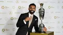 Pemain Liverpool, Mohamed Salah kembali menyabet penghargaan Asosiasi Pemain Profesional (PFA) player of the year musim 2024/2025 untuk ketiga kalinya. (AP Photo/PA/Martin Rickett)