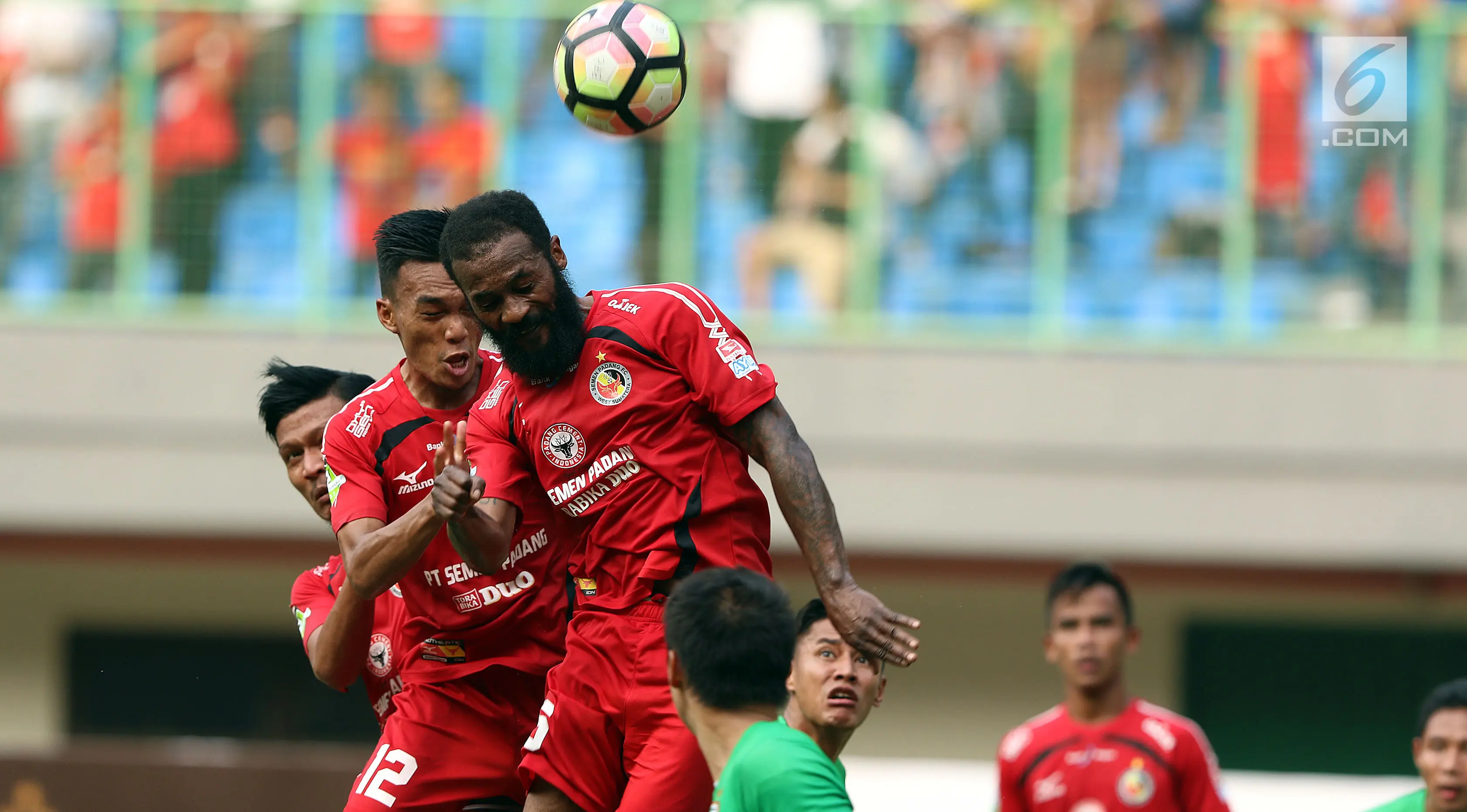 Bhayangkara FC vs Semen Padang. (Liputan6.com/Helmi Fithriansyah)