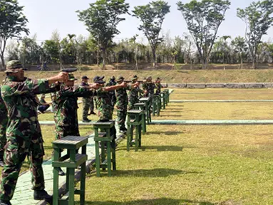 Citizen6, Surabaya: Latihan Triwulan-III Tahun 2012 ini dipimpin langsung oleh Wadan Denintel Pasmar-1 Mayor Marinir Sulistiyono. (Pengirim: Budi Abdillah)