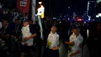Direktur APP Sinar Mas, Suhendra Wiriadinata ketika membawa obor Asian Games 2018 di Serang, Banten, Kamis (9/8/2018). (dok. APP Sinar Mas)