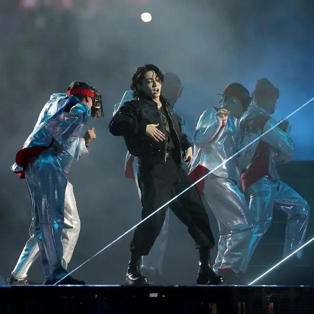Jungkook BTS di Upacara Pembukaan Piala Dunia 2022. (Foto: Twitter/FIFAWorldCup)