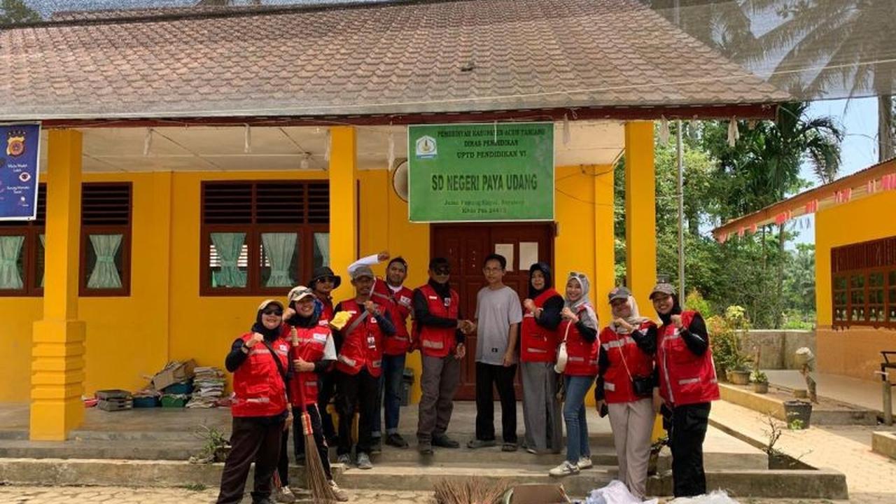 PMI Aceh Tamiang Salurkan Bantuan Alat Kebersihan untuk Sekolah Terdampak Banjir, Percepat Pemulihan Belajar