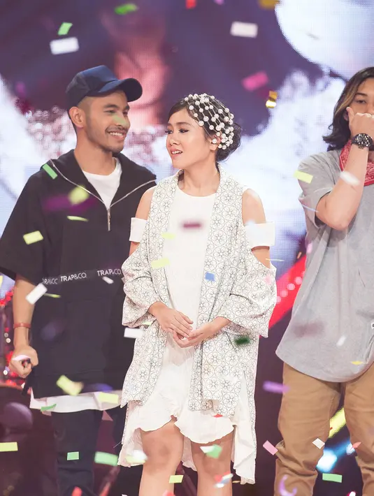 Setelah itu disaat yang paling menegangkan kedua besar finalis video.com,  DM Project dan Adeline mendapatkan voting tertinggi. (Desmond Manullang/Bintang.com)