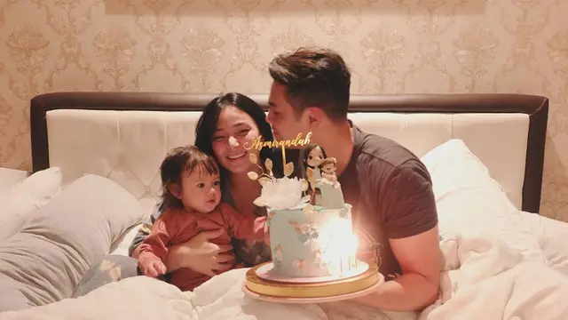 Asmirandah Dapat Kejutan dari Jonas Rivanno (Foto: Instagram/@asmirandah92)