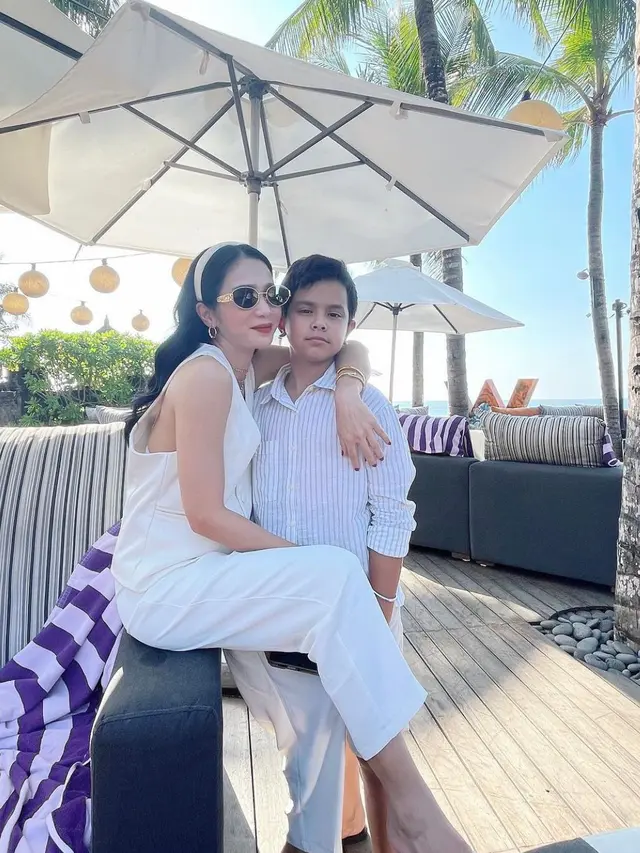 Potret Bunga Zainal dan Harneel Pradhi Singh (Instagram/@bungazainal05)