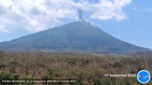 Ratusan Erupsi Dalam 24 Jam, Gunung Ile Lewotolok Berstatus Waspada