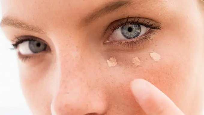 [Bintang] 4 Cara Sepele Ini Bikin Concealer Tetap Cetar Sepanjang Hari