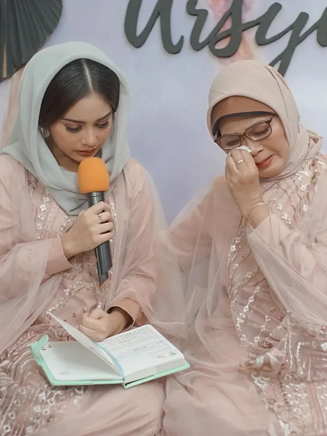 7 Potret Tiwi Eks T2 Gelar Pengajian Jelang Menikah, Tampil Elegan dengan Kerudung