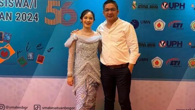 6 Potret Wisuda Shakiena Azalea Putri Pasha Ungu yang Dihadiri Okie Agustina dan Adelia, Kompak Berbusana Pastel