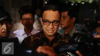 Anies Baswedan memberikan keterangan pers usai rapat di rumah Boy Sadikin, Jakarta, Rabu (28/9). Anies menjelaskan rapat membahas perkembangan politik sepekan terakhir. (Liputan6.com/Gempur M Surya)