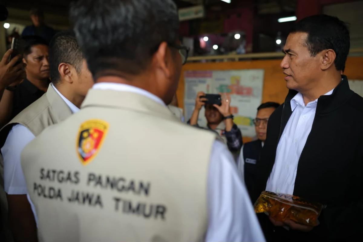 FOTO: Sidak Pasar Wonokromo, Mentan Tegaskan Harga Pangan Aman