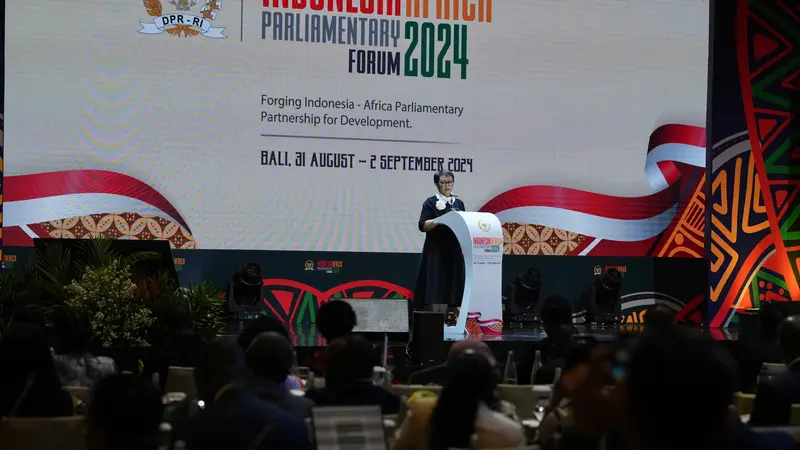 Menteri Luar Negeri RI Retno Marsudi dalam pembukaan Indonesia Africa Parliamentary Forum (IAPF) di Nusa Dua, Bali, Minggu (1/9/2024). (Dok. Kemlu RI)